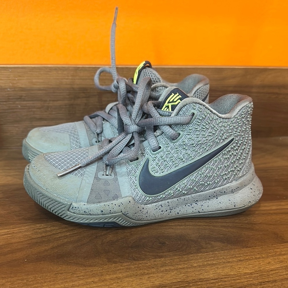 Nike Kids Gray High-Top Sneakers size 11